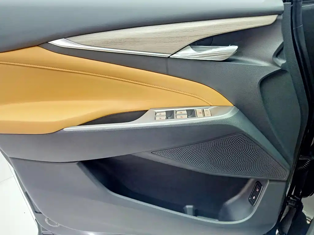 SAIC MAXUS G50 PLUG IN HYBRID 2025