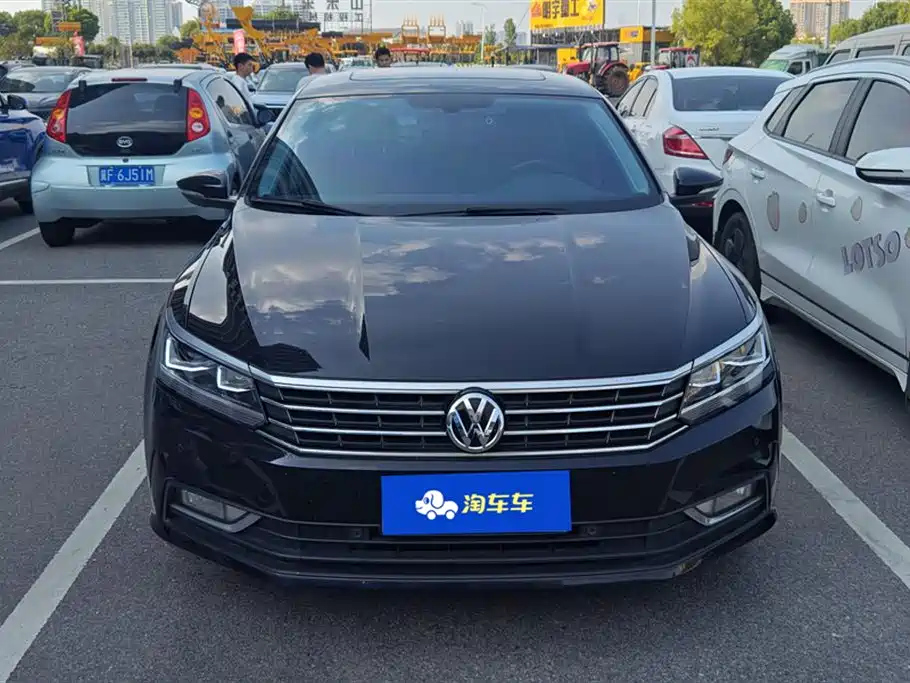 VOLKSWAGEN PASSAT 2018