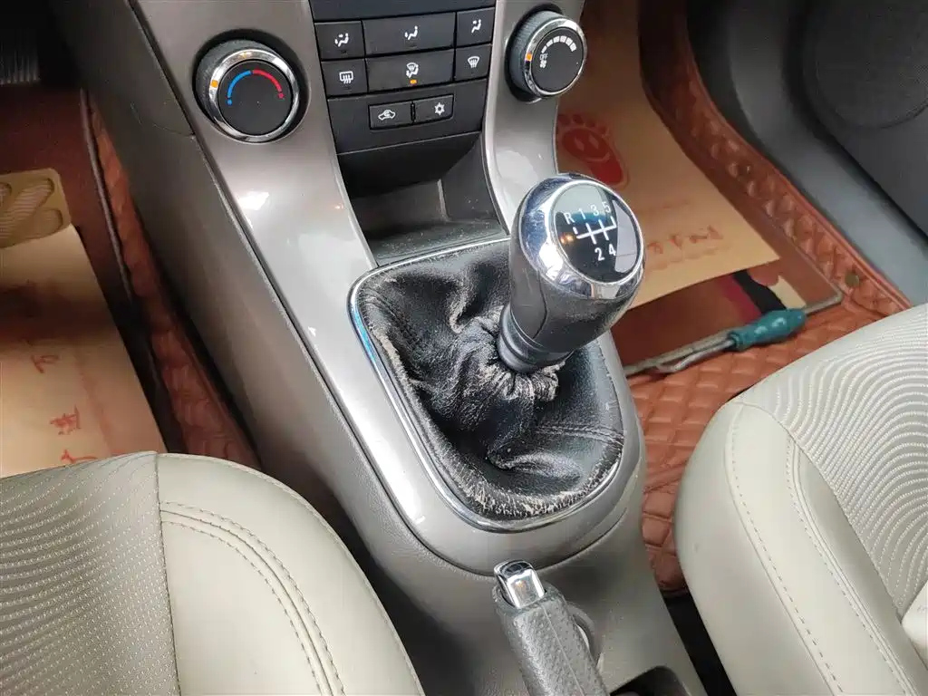 CHEVROLET CRUZE 2015