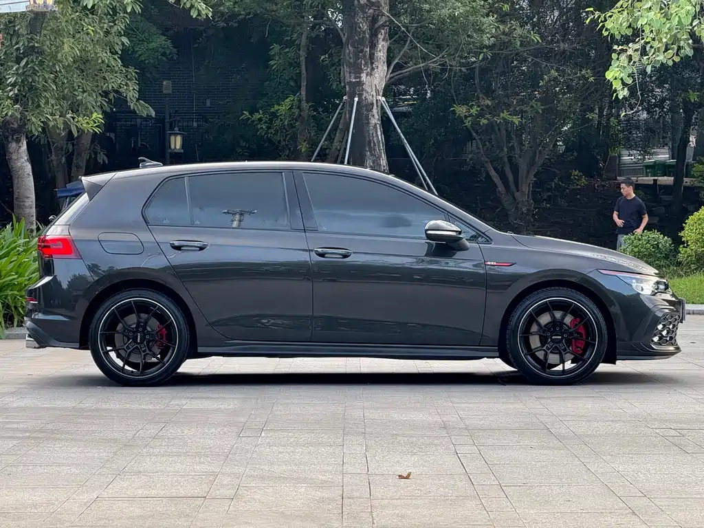 VOLKSWAGEN GOLF GTI 2023