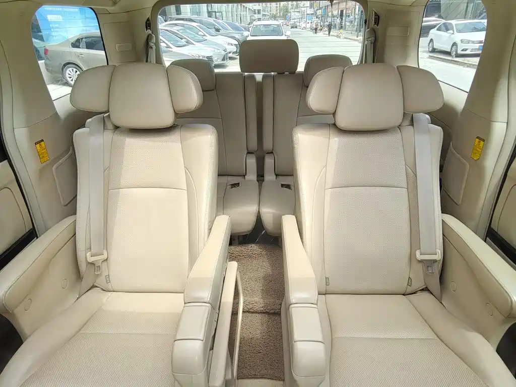 TOYOTA ALPHARD 2012