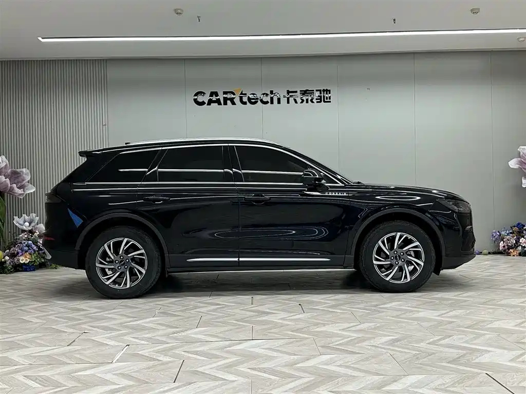 LINCOLN ADVENTURER 2023