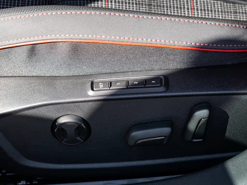 VOLKSWAGEN GOLF GTI 2024