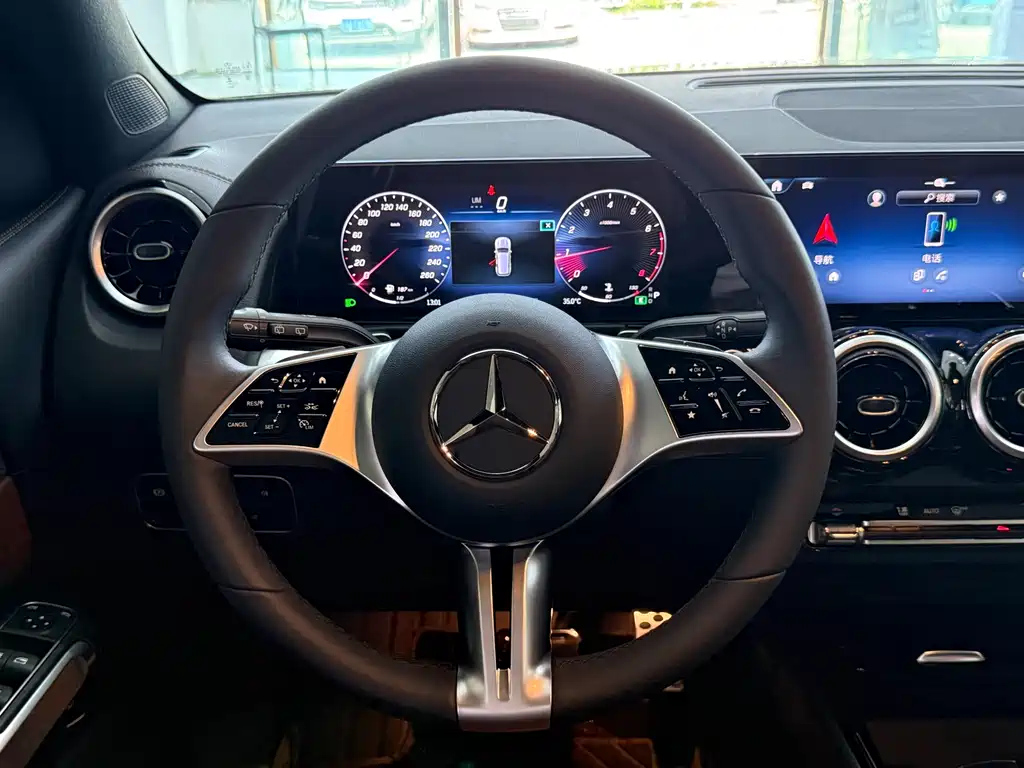 MERCEDES BENZ GLB 2024