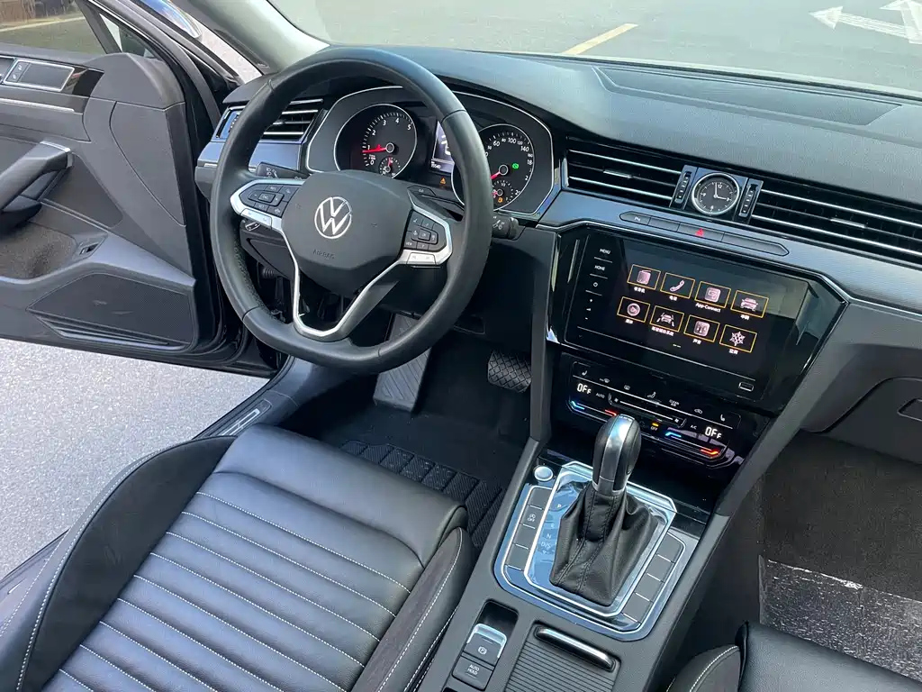 VOLKSWAGEN MAGOTAN 2020
