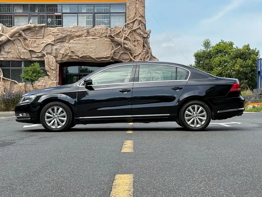 VOLKSWAGEN MAGOTAN 2013