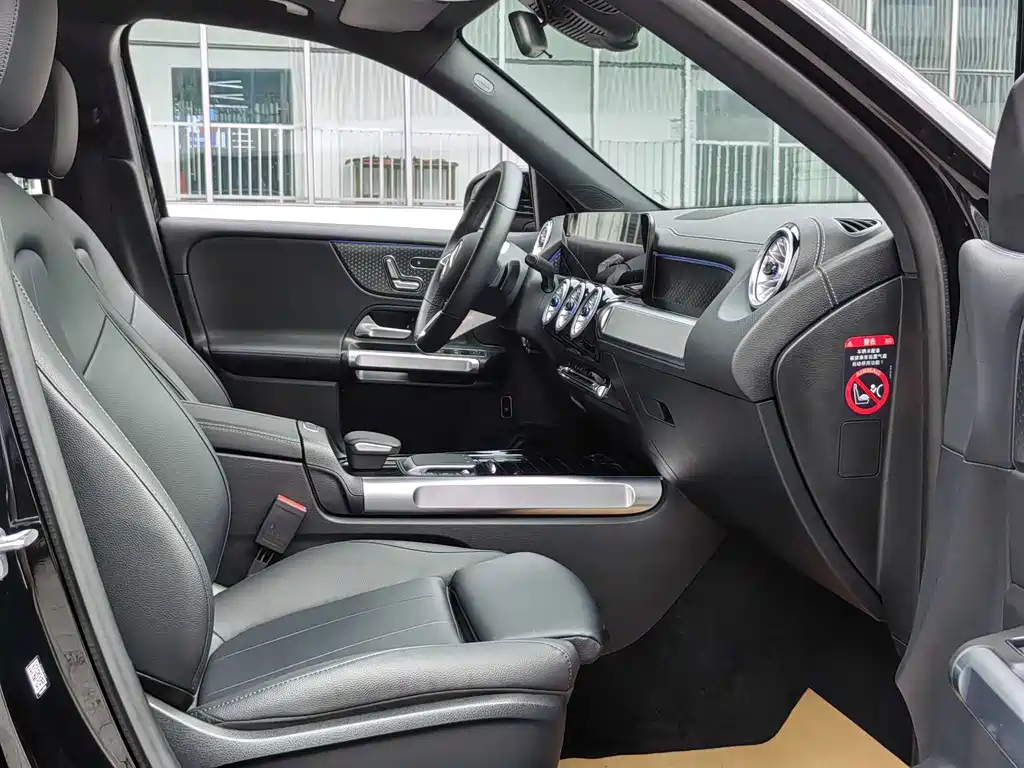 MERCEDES BENZ GLB 2023