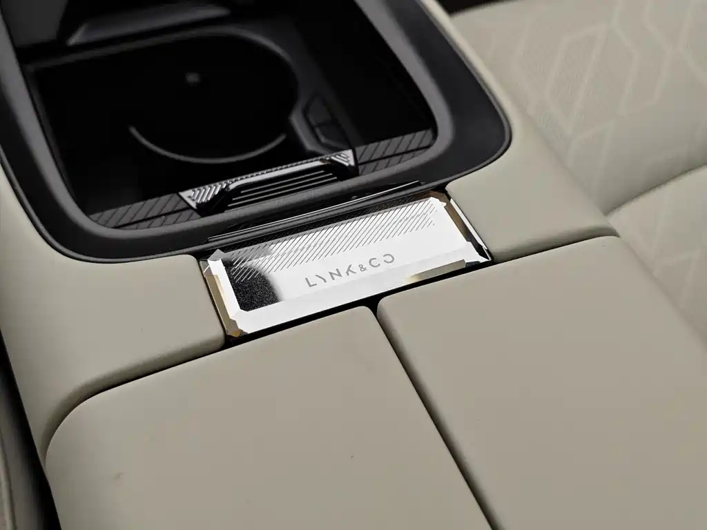 LYNK&CO 08 NEW ENERGY 2025