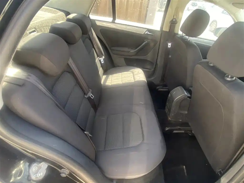 VOLKSWAGEN BORA 2013