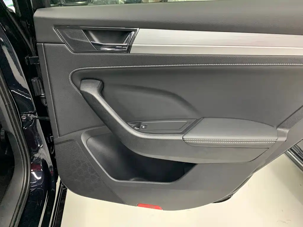 SKODA SUPERB 2025