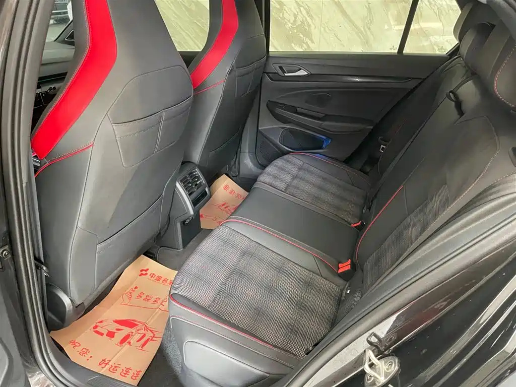 VOLKSWAGEN GOLF GTI 2021