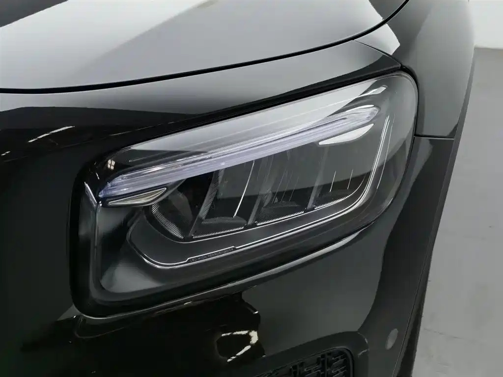 MERCEDES BENZ GLB 2024