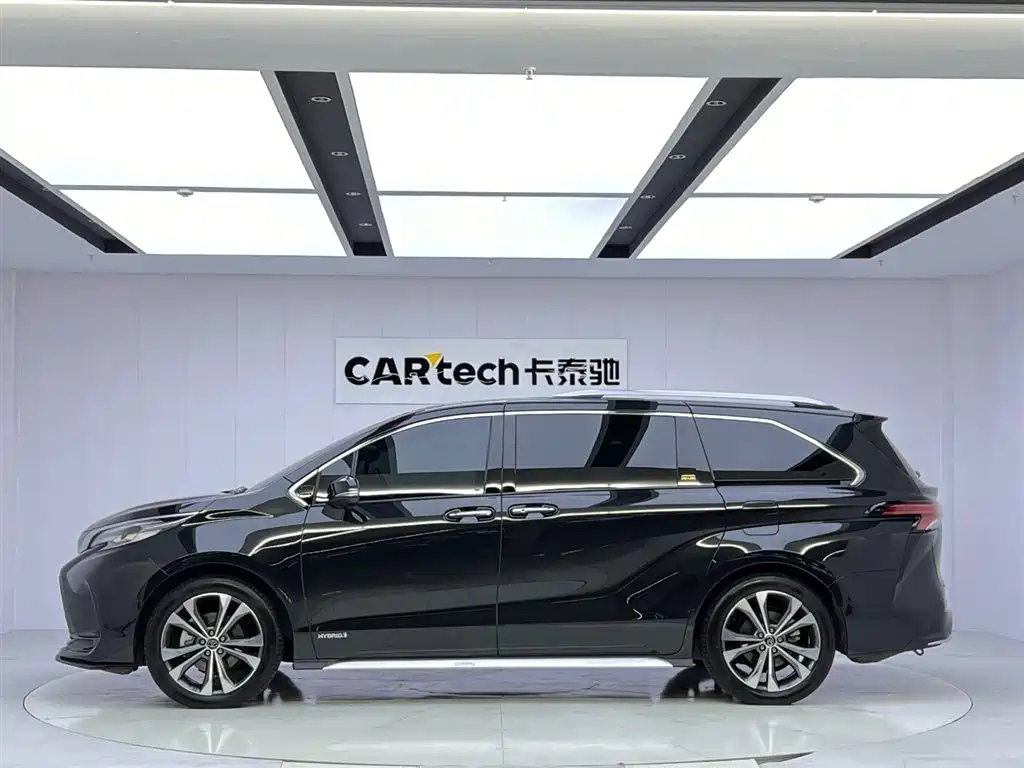 TOYOTA GRANVIA 2024