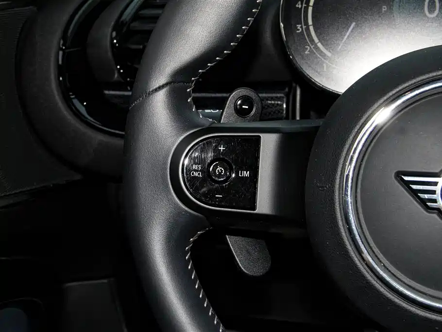 MINI CLUBMAN 2023