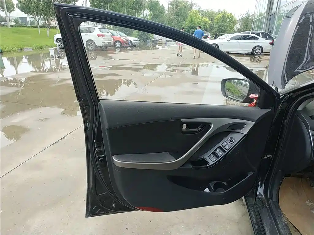 HYUNDAI ELANTRA 2012