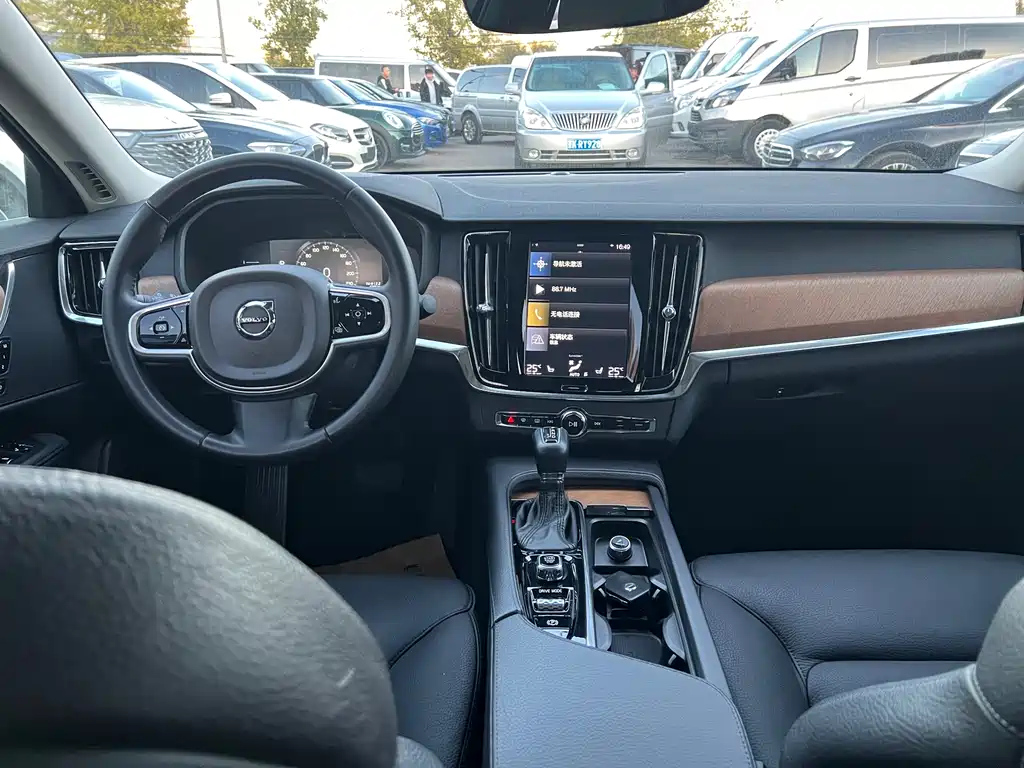 VOLVO S90 2019