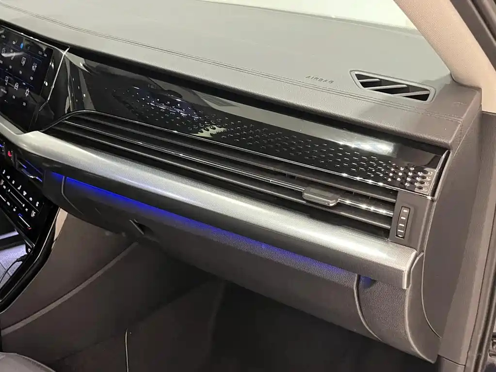 VOLKSWAGEN PASSAT 2024