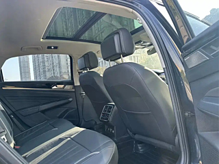 VOLKSWAGEN PASSAT 2024