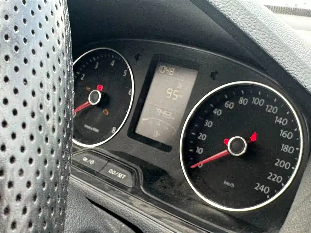 VOLKSWAGEN LAVIDA 2013