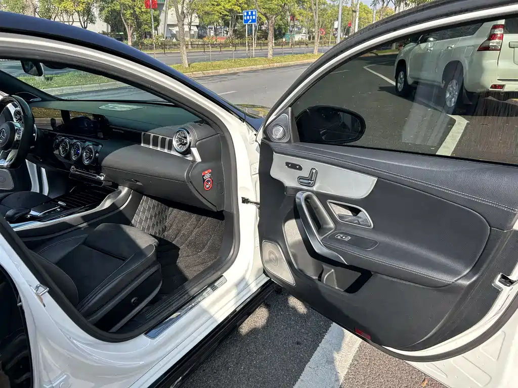 MERCEDES BENZ A-CLASS 2021