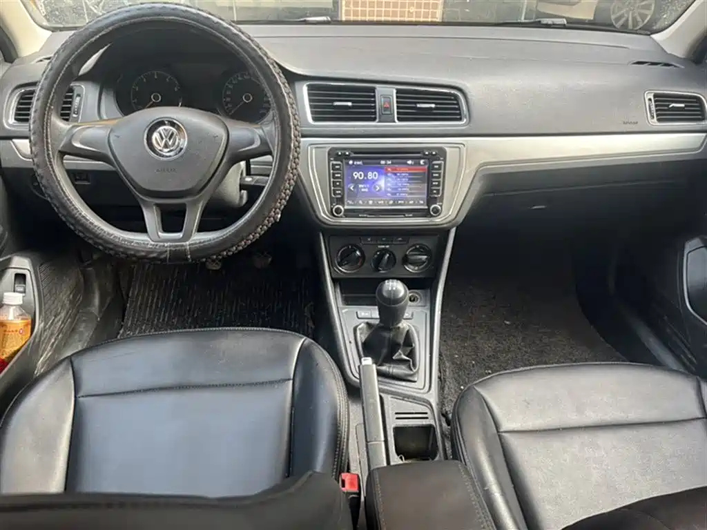 VOLKSWAGEN LAVIDA 2015