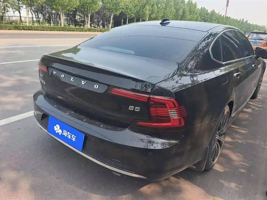 VOLVO S90 2022