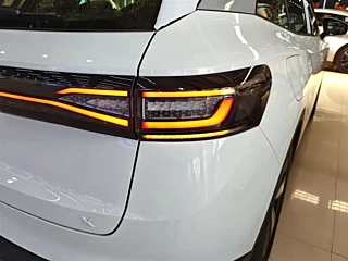 VOLKSWAGEN ID.4 X  2025 YEAR  YEAR  SMART EDITION 2025