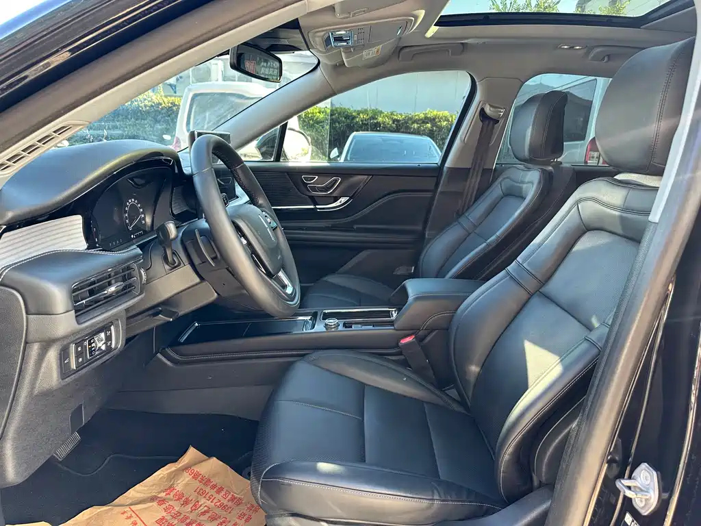 LINCOLN ADVENTURER 2021