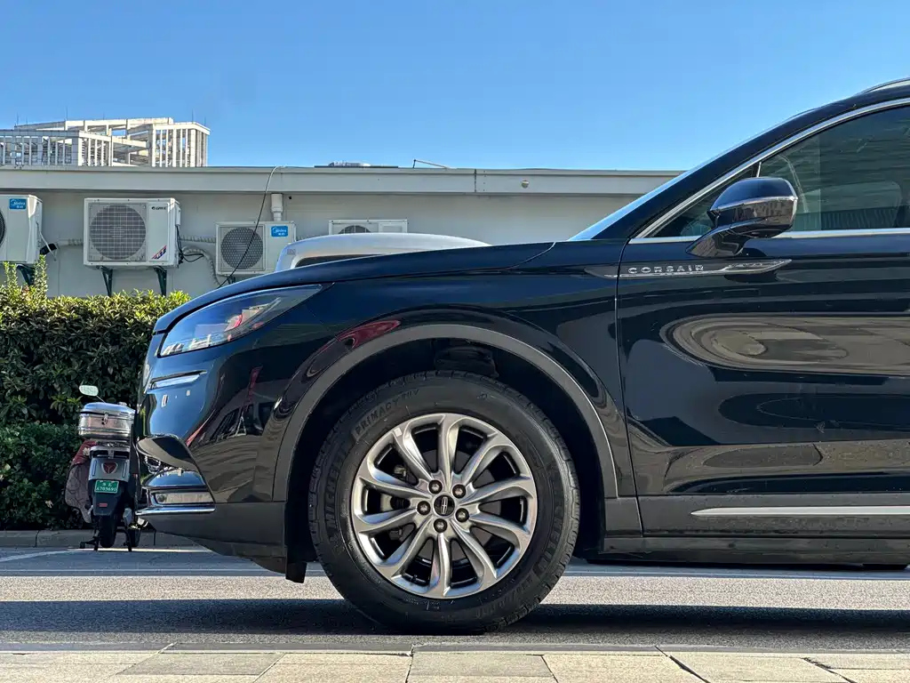 LINCOLN ADVENTURER 2021