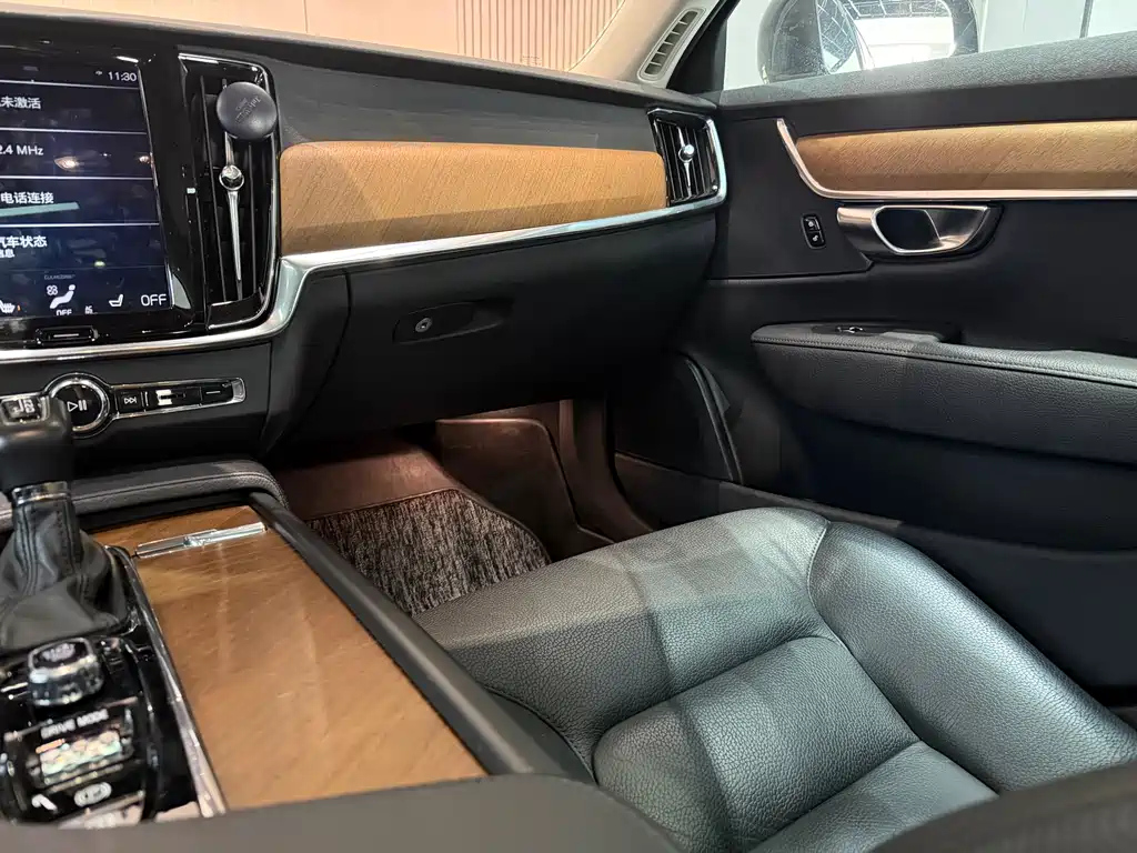VOLVO S90 2019
