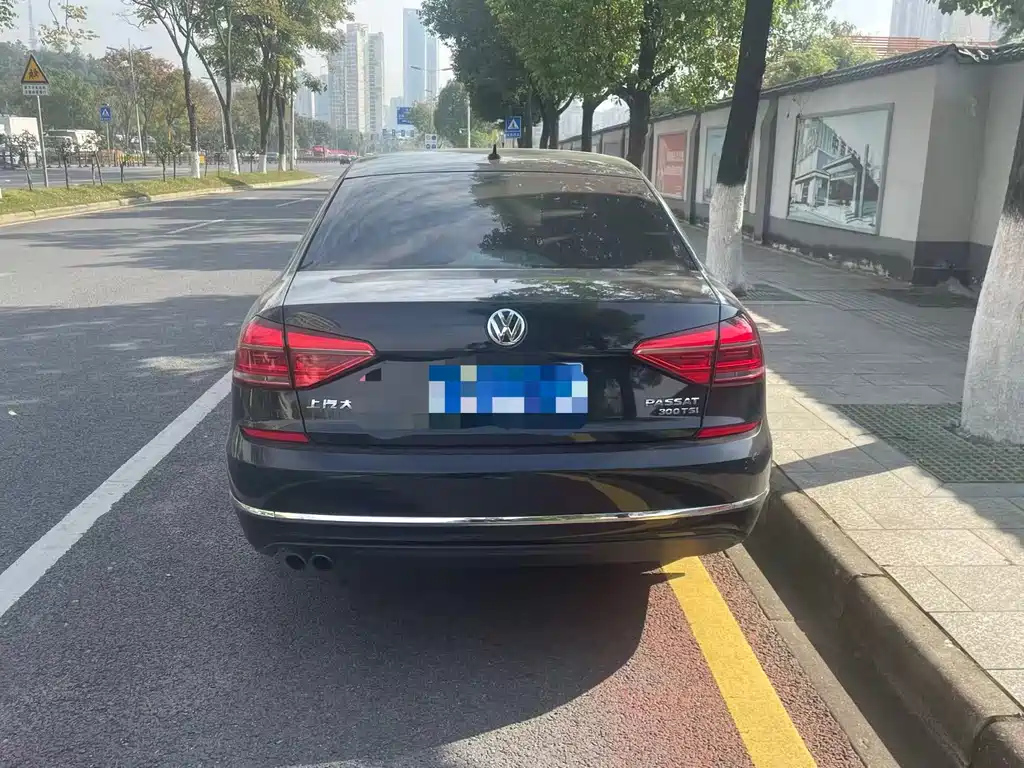 VOLKSWAGEN PASSAT 2018