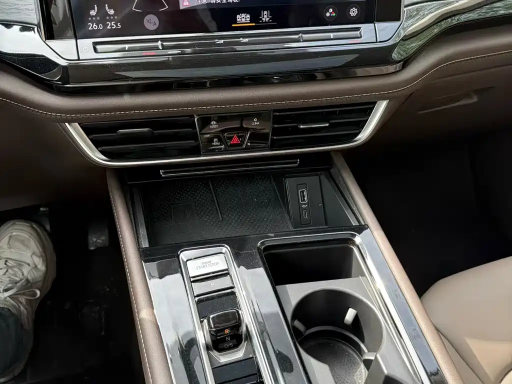 VOLKSWAGEN VILORAN 2023