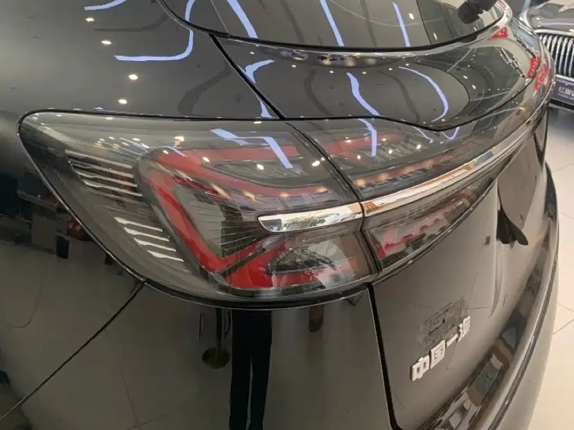 HONGQI HS5 2023