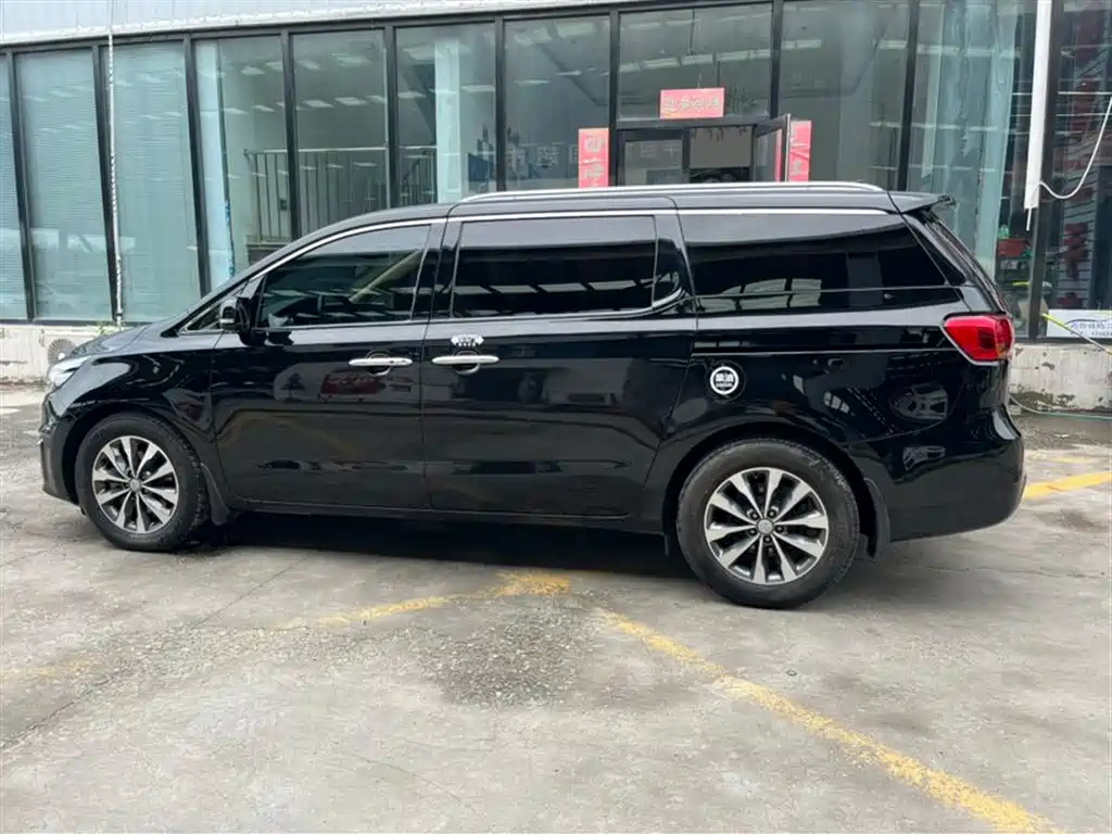 KIA CARNIVAL IMPORT 2017