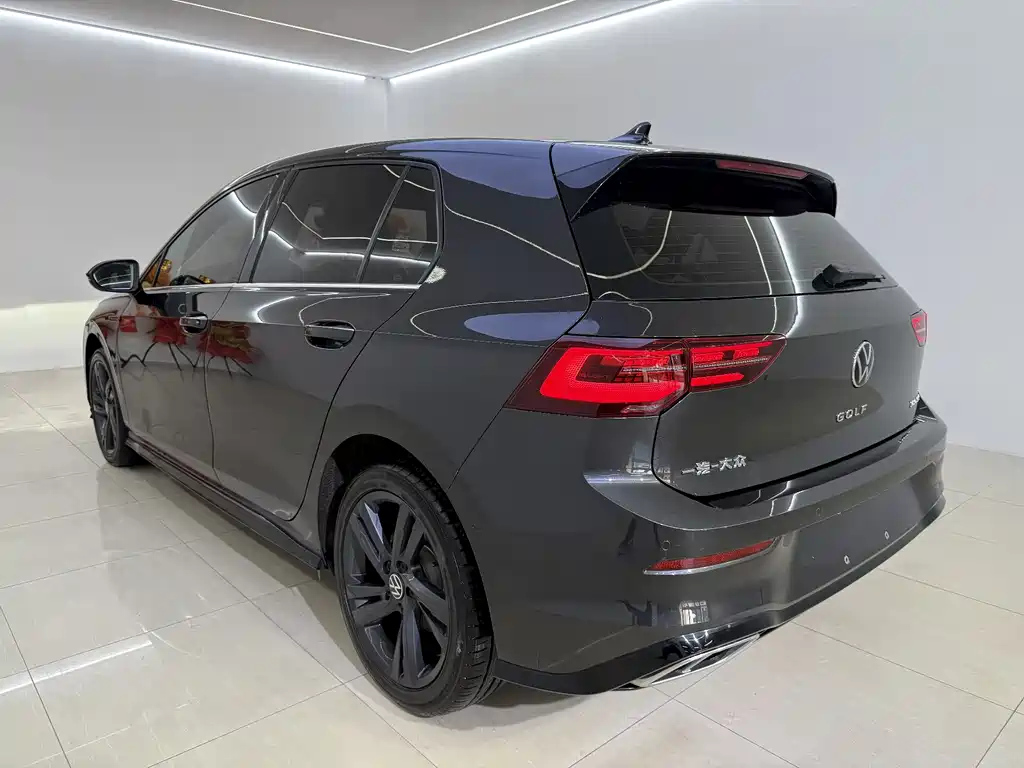 VOLKSWAGEN GOLF 2021