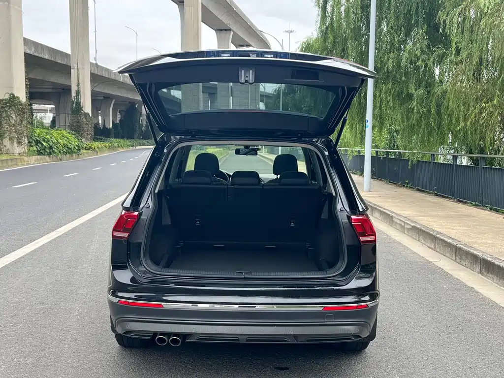 VOLKSWAGEN TIGUAN L 2020