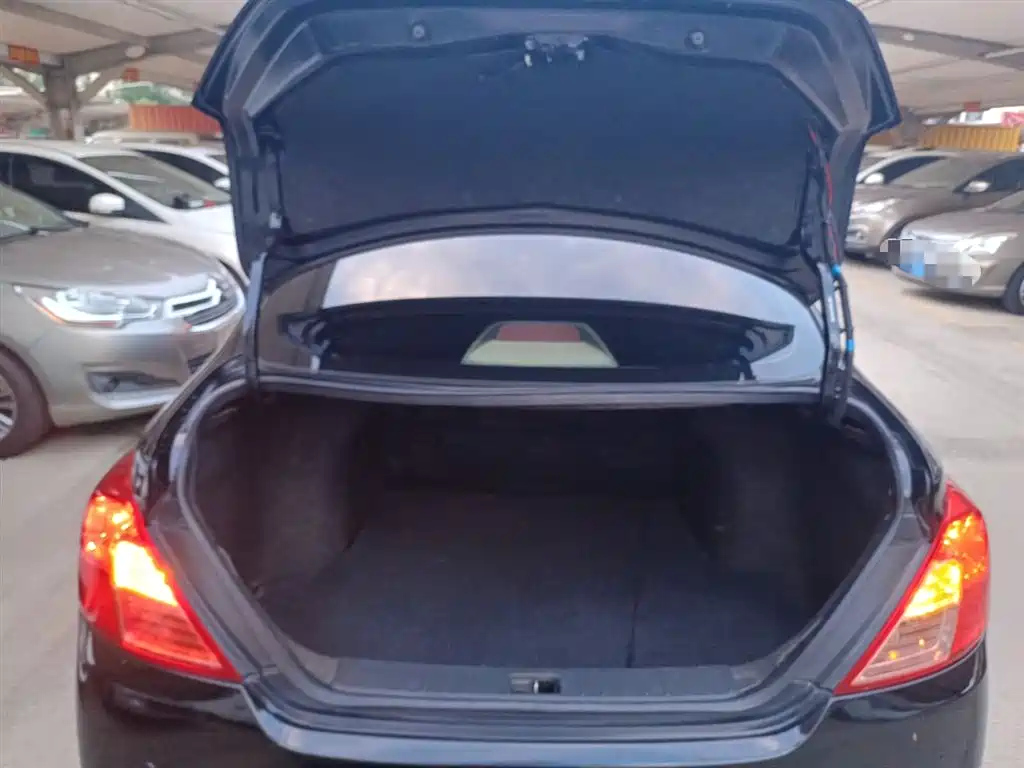 NISSAN SUNNY 2015