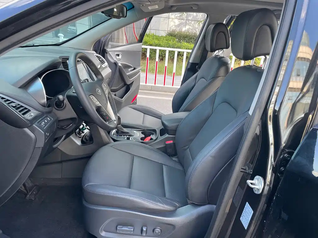 HYUNDAI SANTAFE 2015