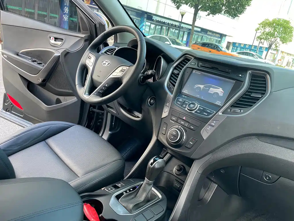 HYUNDAI SANTAFE 2015