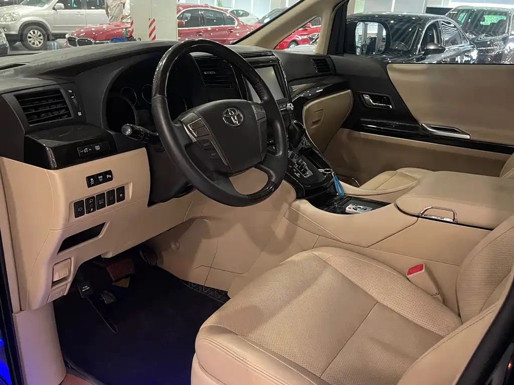 TOYOTA ALPHARD 2012