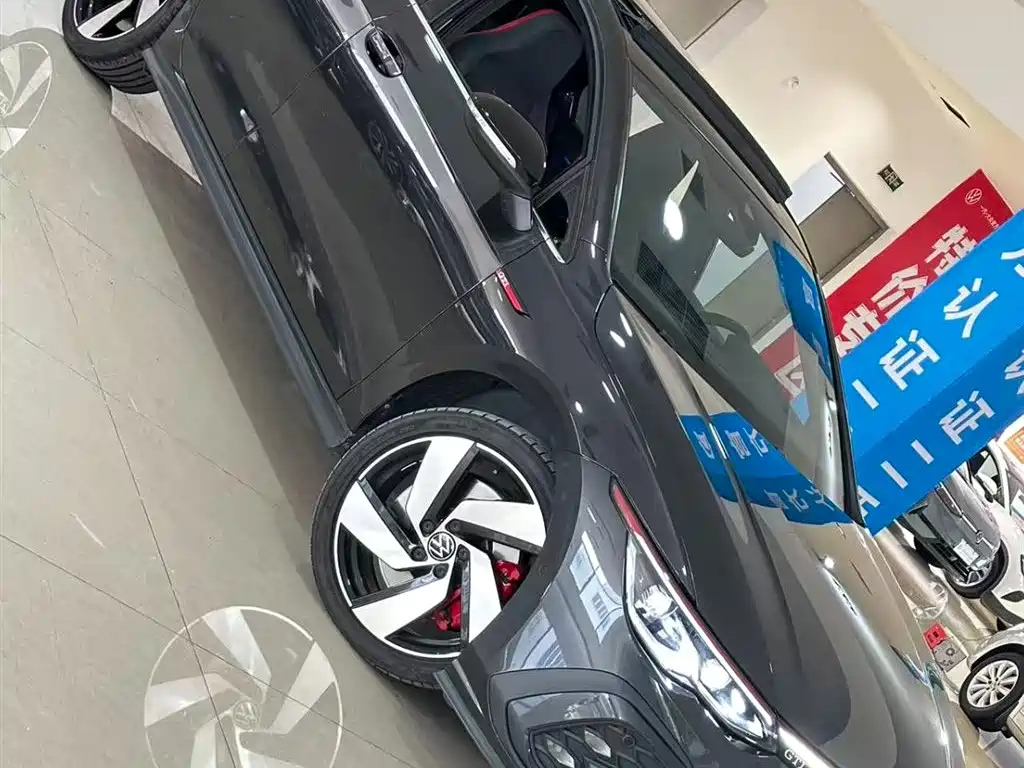 VOLKSWAGEN GOLF GTI 2024