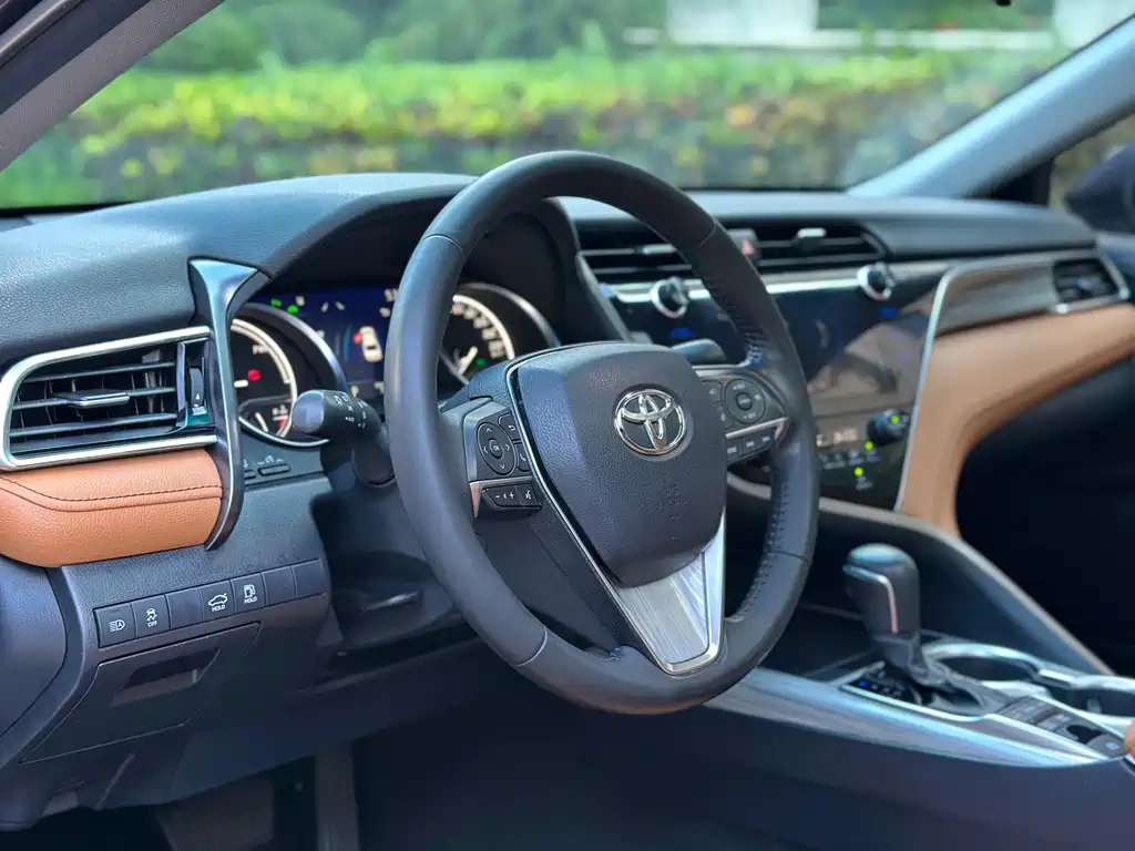 TOYOTA CAMRY 2020