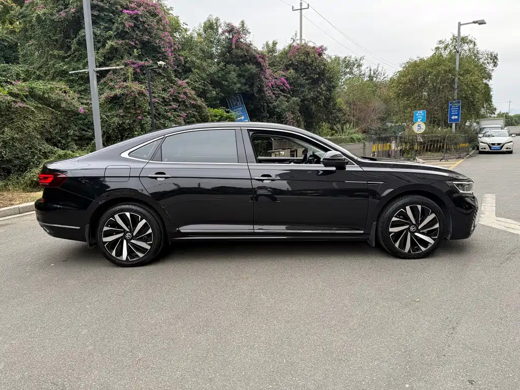 VOLKSWAGEN PASSAT 2021