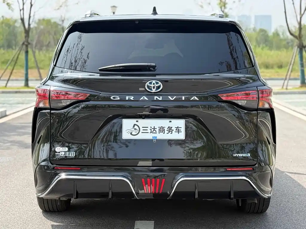 TOYOTA GRANVIA 2023