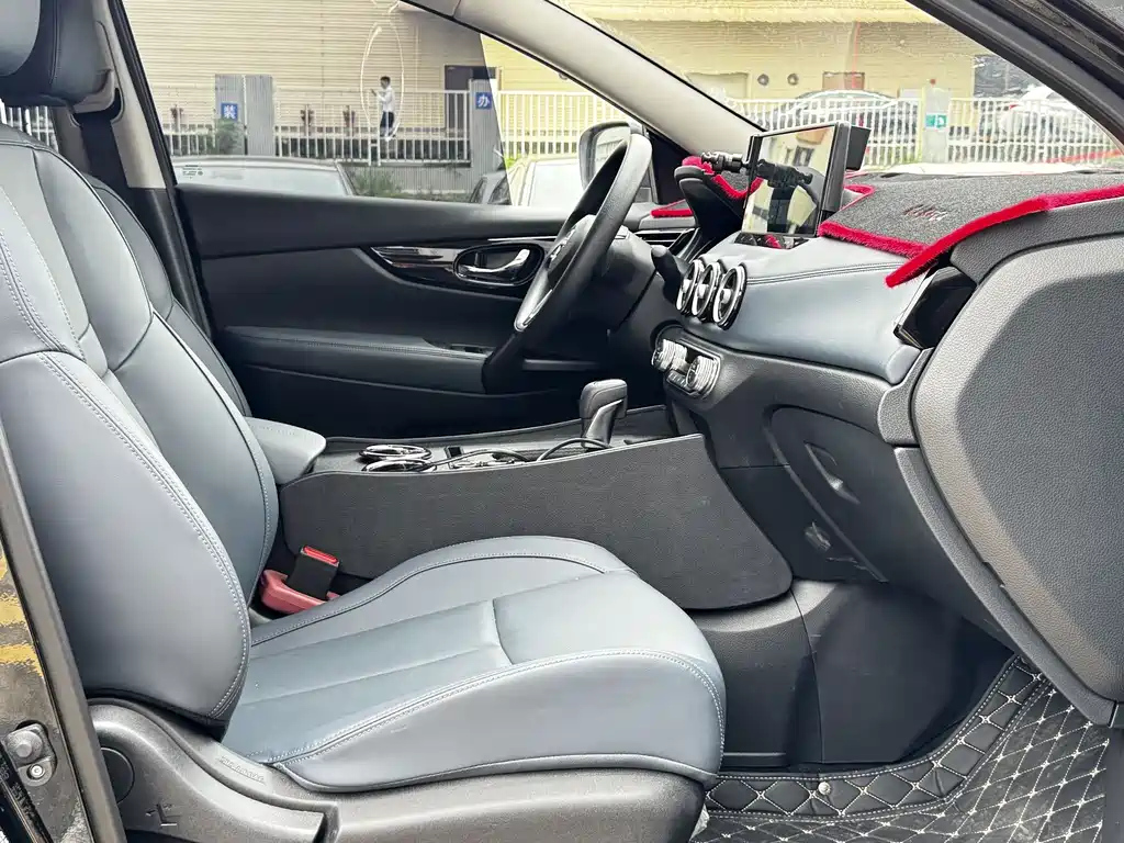 NISSAN QASHQAI 2025