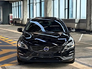 VOLVO V60 2015
