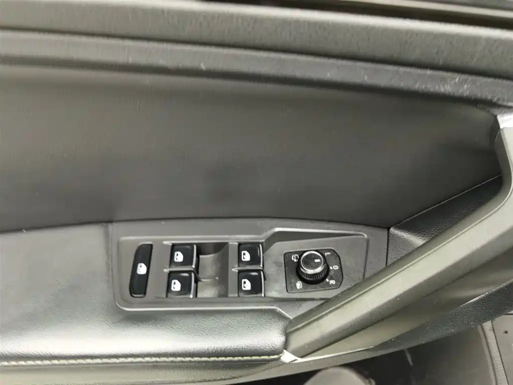 VOLKSWAGEN TIGUAN L 2021