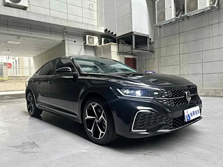 VOLKSWAGEN PASSAT 2024