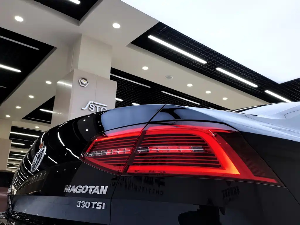 VOLKSWAGEN MAGOTAN 2018