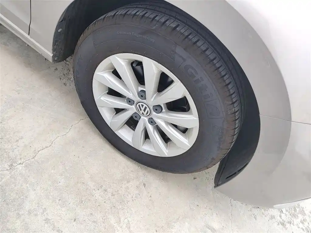 VOLKSWAGEN BORA 2019